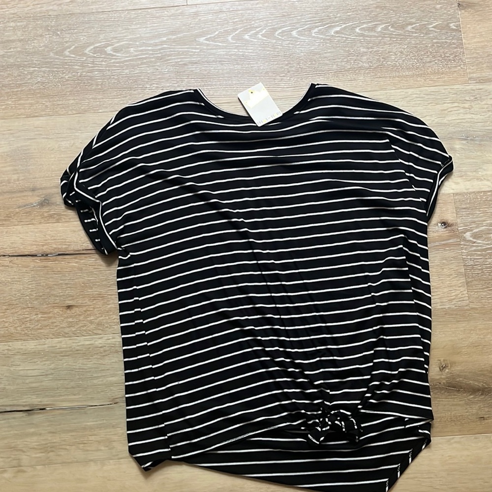 loose top with knot